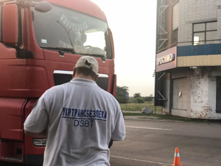 Кабмин одобрил круглосуточный весовой контроль фур