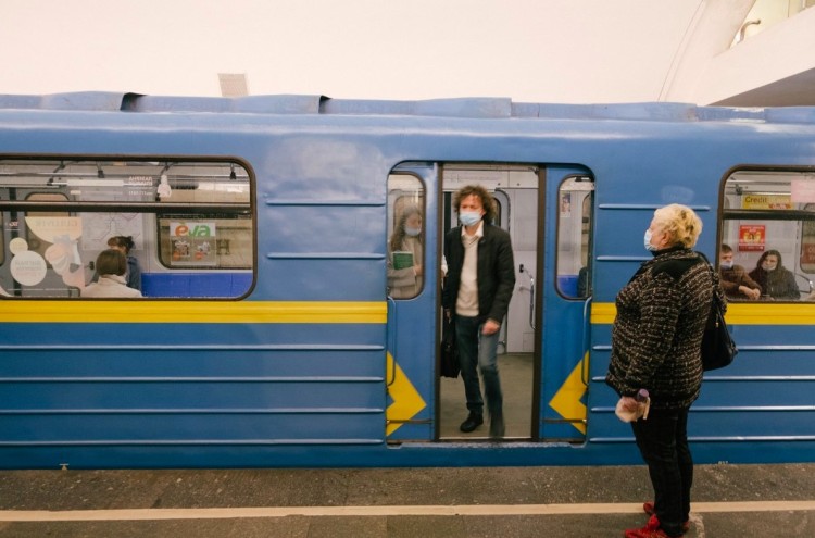 Столичне метро працює у звичайному режимі: вхід безплатний