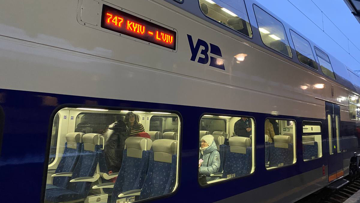 У 2026 році на українських коліях з’являться перші двоповерхові пасажирські вагони