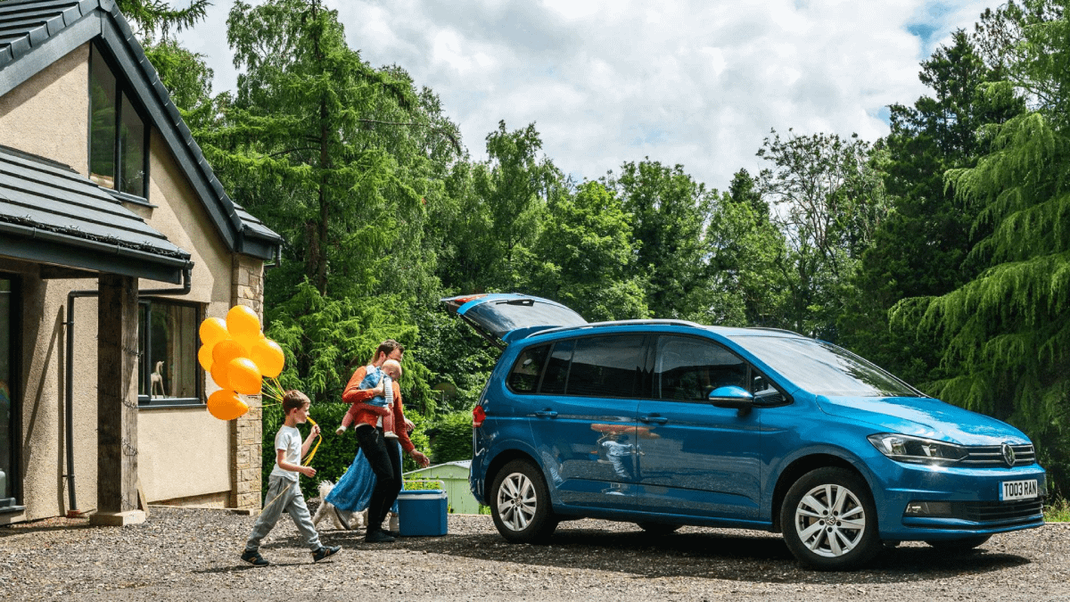 Коврики для Volkswagen Touran: как надежно защитить салон семейного минивэна